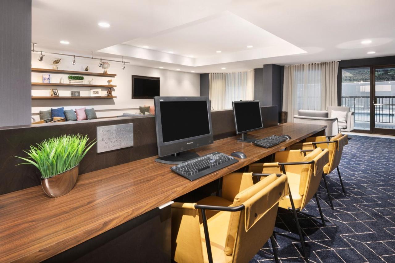 Courtyard By Marriott Burlington Exterior foto