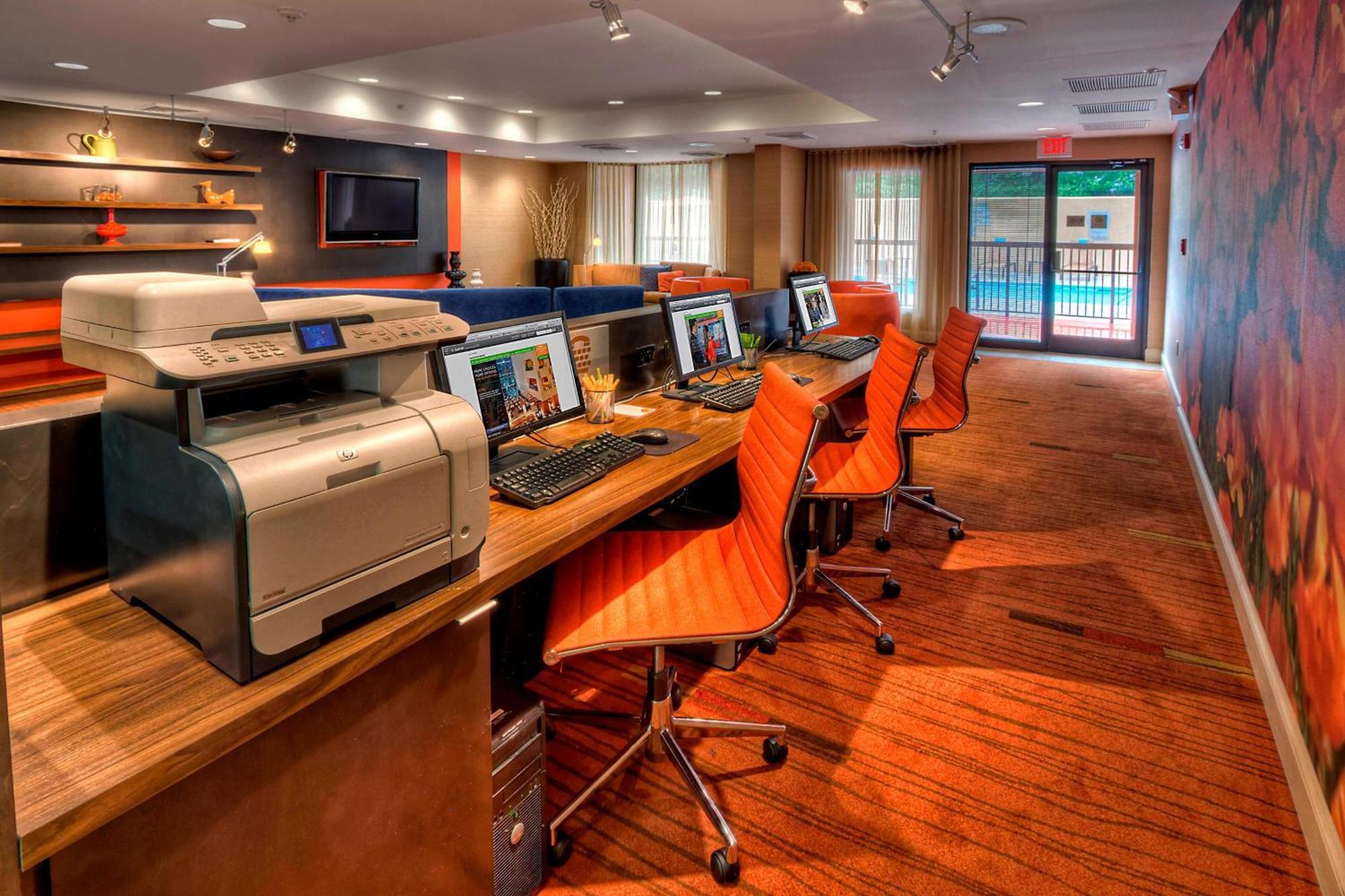 Courtyard By Marriott Burlington Exterior foto