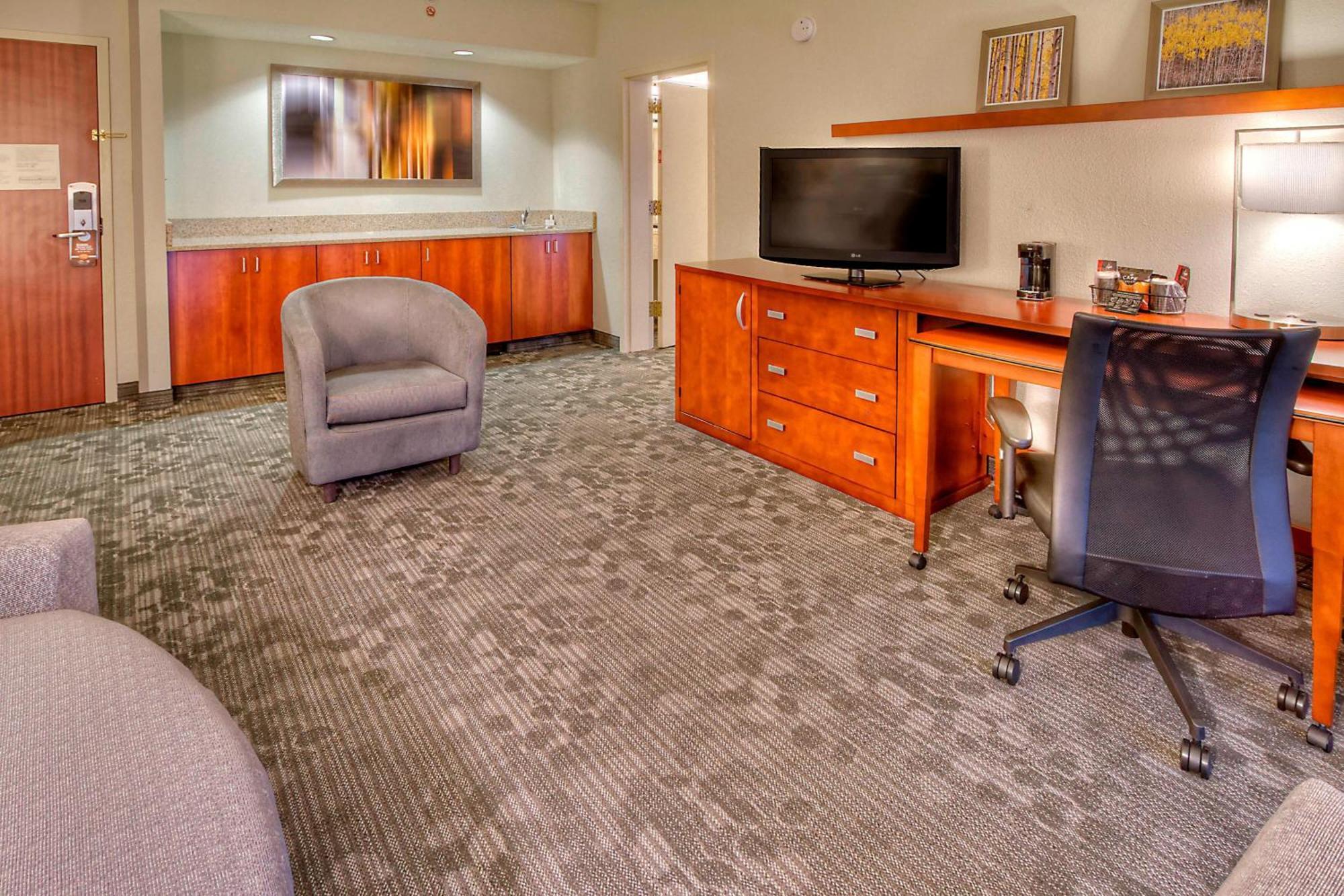 Courtyard By Marriott Burlington Exterior foto