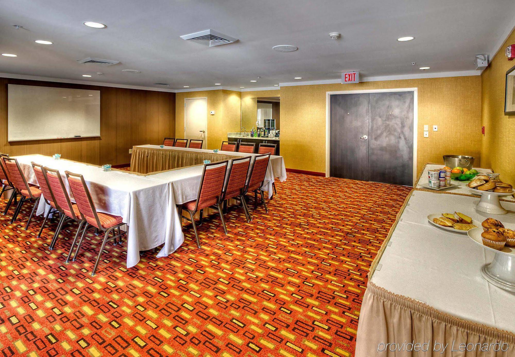 Courtyard By Marriott Burlington Exterior foto