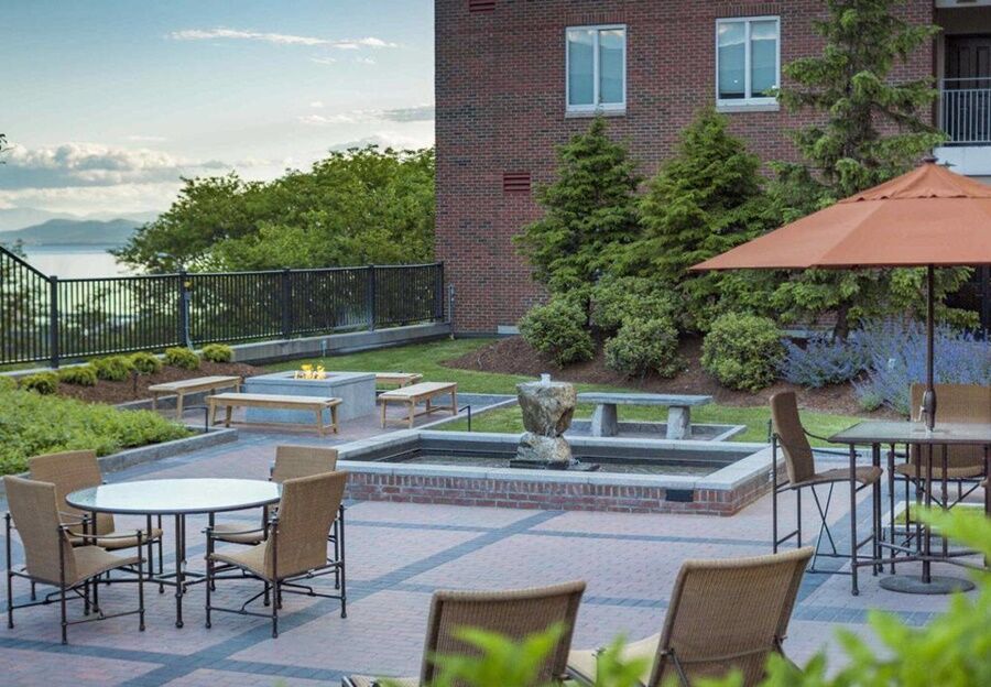 Courtyard By Marriott Burlington Exterior foto