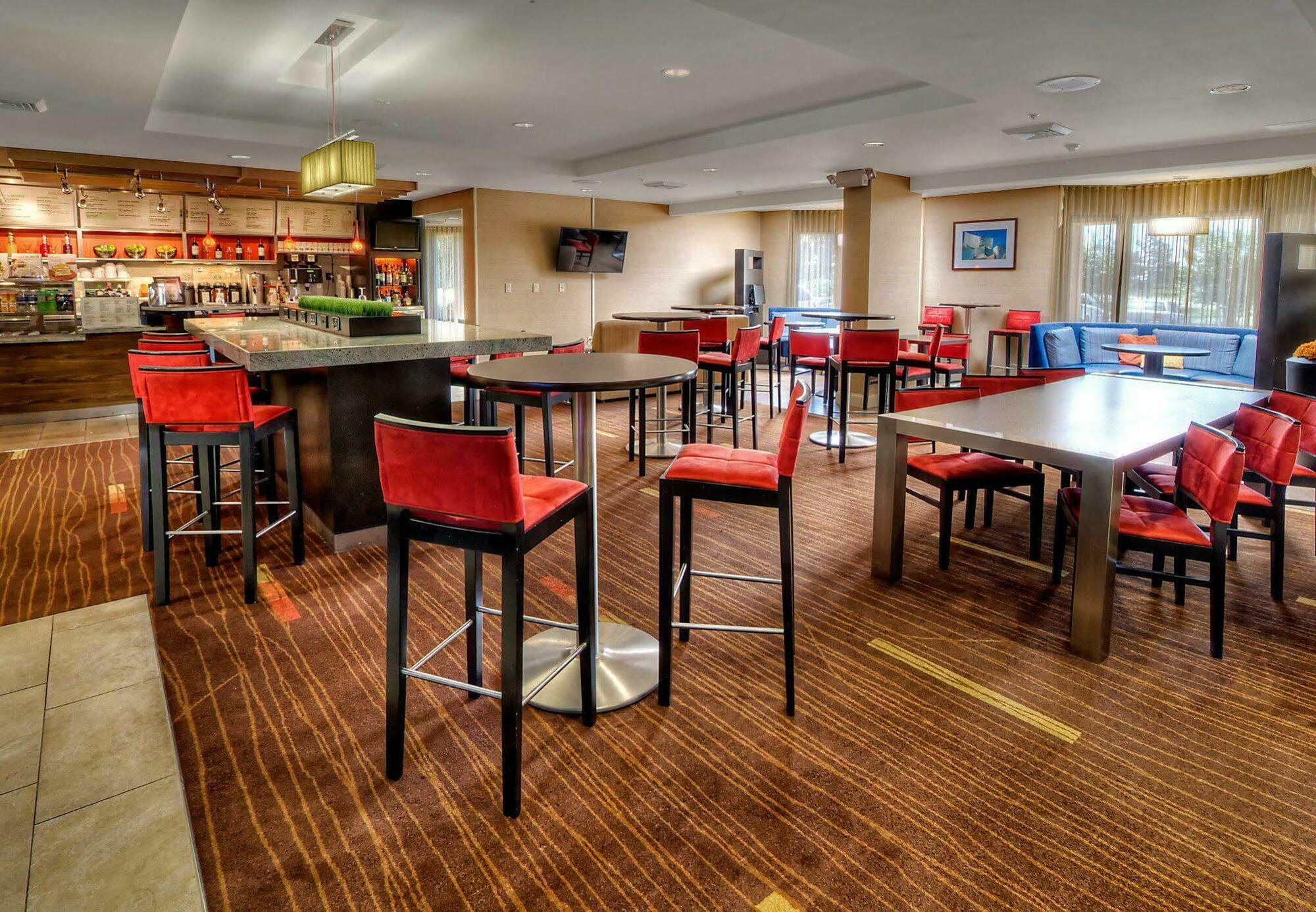Courtyard By Marriott Burlington Exterior foto